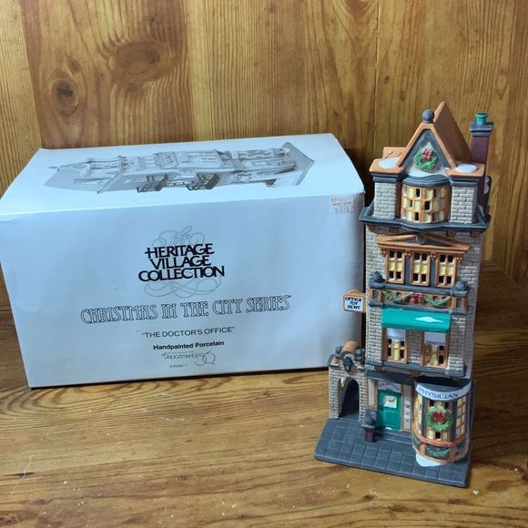 Department 56 Other - Heritage Village Collection Christmas in the city Series The Doctors Office 5544